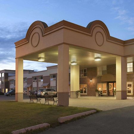 Travelodge By Wyndham Edmundston Exterior photo