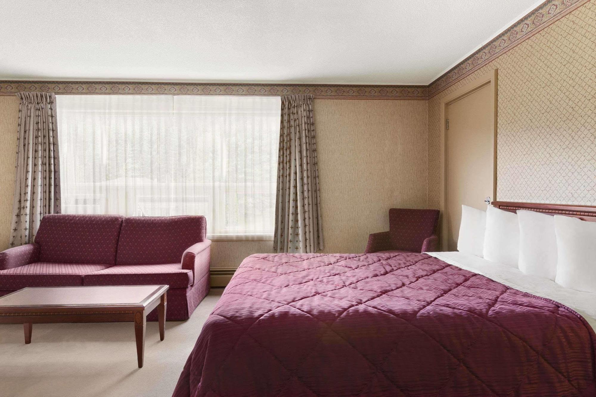 Travelodge By Wyndham Edmundston Exterior photo