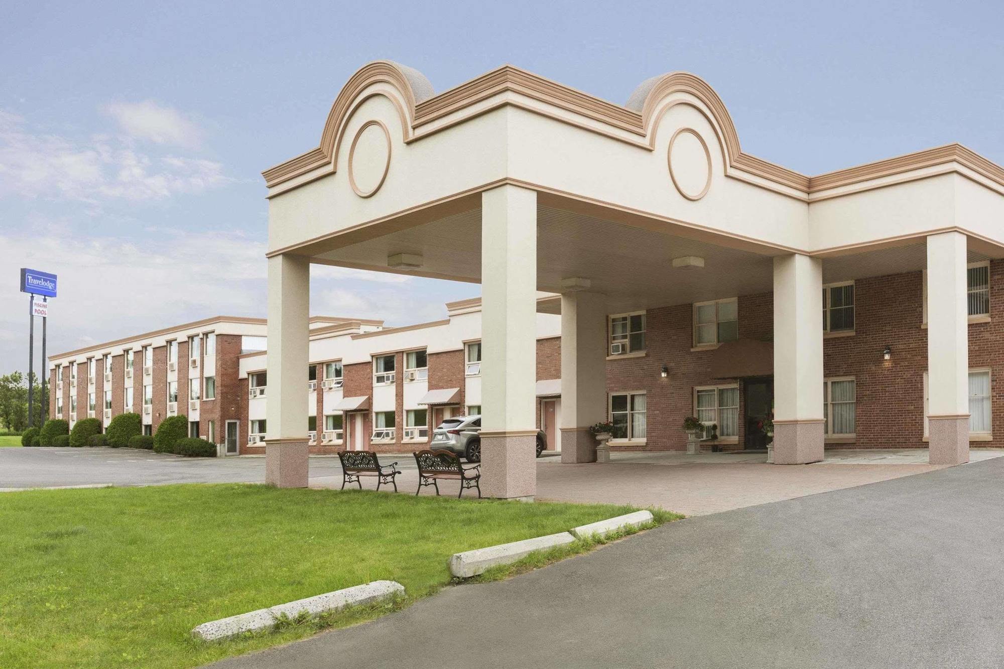 Travelodge By Wyndham Edmundston Exterior photo